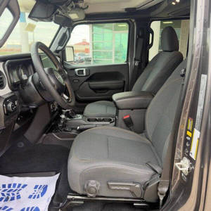 Jeep Gladiator Sport 2024 Usado en Excelentes Condiciones - Product Image 3