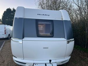 Alta demanda 2025 Caravana Campers Remolque de viaje Disponible en venta Precio razonable Entrega mundial Compre un remolque de Viaje limpio - Product Image 3