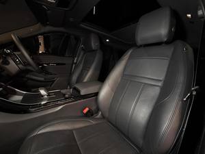 SUV compact de luxe d'occasion 2024 Evoque 2.0D SE R-Dynamic Edition - Product Image 6