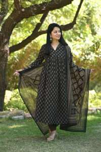 <b>Women</b> V Neck <b>Long</b> Kurta Suit Pant Dupatta Set Designer Traditional Outfit Best Wholesale Price - Product Image 5