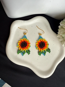 Boucles d'oreilles tournesol, boucles d'oreilles Boho perlées, perles indigènes, boucles d'oreilles fleur jaune, boucles d'oreilles perlées, faites à la main - Product Image 3