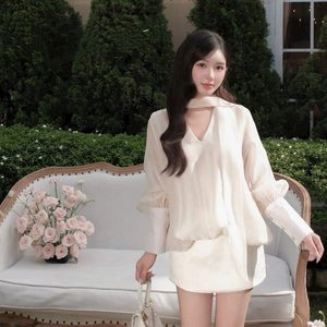 Conjunto de Blusa Blanca de Gasa con Lazo y Minifalda de Línea A al por Mayor de Fábrica - Product Image 6