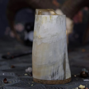 Mug en corne de buffle authentique et écologique, fait à la main, de qualité alimentaire, style médiéval, religieux, Feng Shui, mug à bière animal - Product Image 1