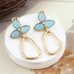 Boucles d'oreilles de créateur en feuille de calcédoine bleu ciel plaquées or faites à la main Bijoux en laiton à la mode avec lunette en pierre précieuse poire - Product Image 6