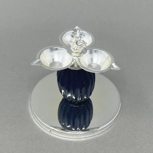 Urli Diya et présentoirs de bougies à la maison ou au bureau Urli Diya décoratif pour des occasions spirituelles ou festives - Product Image 1