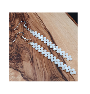 Boucles d'oreilles pendantes en perles de résine longues et légères bijoux Boucles d'oreilles de personnalité charmante excellente qualité à vendre - Product Image 6