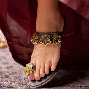 Ornements en fer forgé, motifs d'arche, antidérapants, faits à la main, petits pendentifs uniques, Kolhapuris pour femmes - Product Image 5