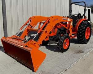Tractor Compacto Kubota B2601 4WD con Motor Diésel, Equipo Agrícola, Tractor Agrícola Pequeño con Cargador Frontal y Segadora - Product Image 2