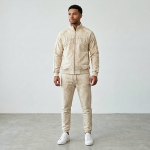 Conjunto de dos piezas de chándal color crema con efecto acid wash para hombre, chaqueta con cremallera, pantalones jogger, bordado, ropa urbana, ropa deportiva, ropa activa, forro polar. - Product Image 2