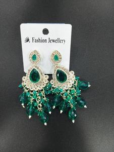 Boucles d'oreilles traditionnelles avec une touche intemporelle - Product Image 3