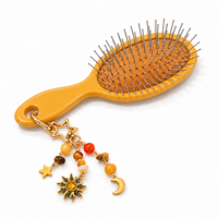 Brosse à cheveux mini coussinée OEM personnalisée avec porte-clés, brosse démêlante portable avec pendentif breloque, brosse à cheveux de voyage en gros
