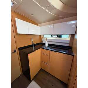 Yacht à moteur Bavaria Sport 360 HT Hardtop avec moteur 2x220CV/1x253CV - Product Image 5