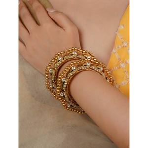 Pulseras de Moda Kundan Thappa Jadau Blancas Chapadas en Oro con Cierre, Tamaño 2.4, Un Par-TJ-B11 - Product Image 3