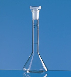 Frasco volumétrico Clase A de 25ml Vidrio de borosilicato de forma trapezoidal con tapón de polietileno Cristalería de laboratorio de alta precisión - Product Image 1