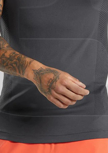 Camiseta sin mangas de gimnasio de alta calidad personalizable para hombre, ropa deportiva transpirable de Spandex, diseño muscular sublimado, estándares OEM/ODM/OBM - Product Image 3