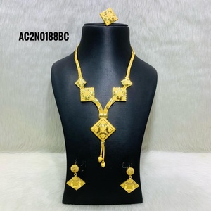 ชุดสร้อยคอชุบทองหนึ่งกรัมยาวหนึ่งกรัมออกแบบออนไลน์ใหม่ล่าสุดพร้อมห่วงโซ่กล่องวัสดุทองเหลืองลายดอกไม้สำหรับงานแต่งงาน - Product Image 1