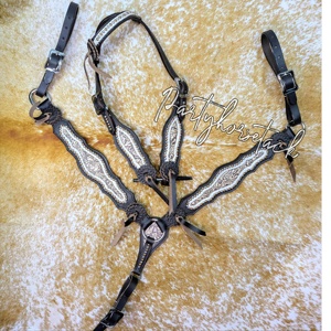 Fabricant en gros d'accessoires pour chevaux de couleur personnalisée - Ensemble de collier de poitrail et de bride en cuir brut d'origine occidentale - Product Image 1