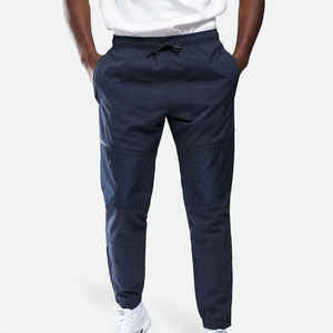Nouvelle mode de coupe-vent léger Ensemble deux pièces brodé avec logo personnalisé pour hommes Ensembles veste coupe-vent et pantalon de survêtement - Product Image 4