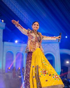 ชุดนำเสนอเทรนด์ใหม่ล่าสุด navratri lehengacholi สำหรับงานปาร์ตี้-พลิกกลับได้ทุกฤดูกาล - Product Image 1