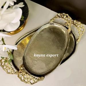 ถาดเสิร์ฟตกแต่งสไตล์นอร์ดิก ทำจากโลหะแกะสลักลายสวยงาม ขัดเงา พร้อมหูจับทองเหลือง ปลอดภัยสำหรับสัมผัสอาหาร ได้รับการรับรองมาตรฐาน CE สำหรับใช้ในบ้าน - Product Image 3