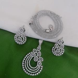 ชุดจี้ดีไซเนอร์สีเงินพร้อมต่างหูประดับหินโฆษณามองหางานแต่งงานคอลเลกชันสวมใส่สำหรับผู้หญิง - Product Image 1