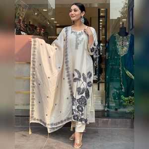 Conjunto de Kurti de Tres Piezas de Seda Chinnon Estampada, Moderno y Elegante, Listo para Enviar, Nuevo Modelo 2025, Estilo Étnico de Diseñador - Product Image 1
