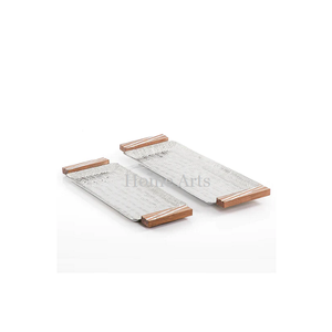 Plateau à chocolats martelés en acier inoxydable avec poignées en bois Plateau à desserts couleur argent de la meilleure qualité en vrac - Product Image 4