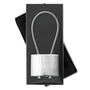 Portachiavi in Metallo Personalizzato con Pelliccia, Gadget Promozionali e Moschettoni Personalizzabili - Product Image 2