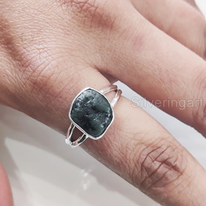 Bague pour femme en argent sterling 925 avec émeraude naturelle brute, pierre de naissance de mai, bijou de créateur - Product Image 2