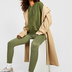 Hoodies zippés surdimensionnés pour femmes, en coton 100% lourd, tricotés sur mesure, avec poche sur la manche et fermeture éclair. - Product Image 3