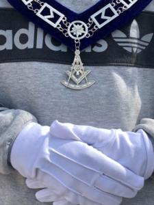 ผ้ากันเปื้อนเครื่องราชกกุธภัณฑ์ที่มีปลอกคอและถุงมือ MADE-HSE มือ - Product Image 3