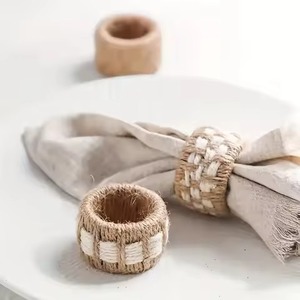 Servilletero de ratán funcional y elegante Diseñado para sostener las servilletas de forma segura mientras mejora la presentación de la Mesa - Product Image 4