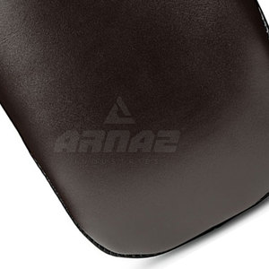 Coussinets d'entraînement de coups de pied de boxe personnalisés en cuir véritable robuste poinçon MMA pour la pratique de la boxe - Product Image 6