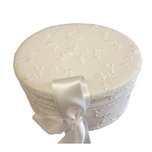 Boîte en tulle blanc jetable de forme ovale pour événements et cadeaux - Product Image 1