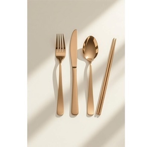 Juego de cubiertos de acero inoxidable con acabado de cobre, diseñado para combinar calidad superior con sofisticación elegante en cada comida - Product Image 4