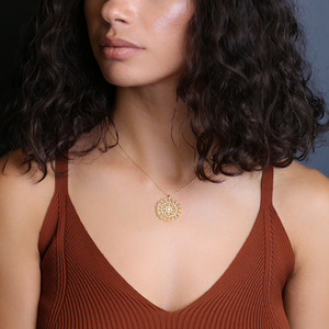 Collier pendentif délicat en zircon, motif fleur ronde, fait main en Turquie, bijoux en argent sterling 925, vente en gros - Product Image 2