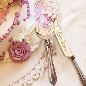 Ensemble couteau à gâteau et serveur en laiton doré, idéal pour les mariages, les anniversaires et les fêtes d'anniversaire, prix de gros de l'Inde - Product Image 1