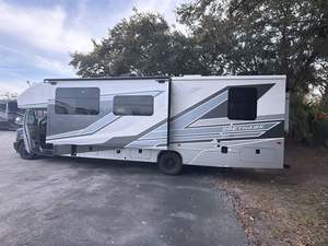 Autocaravana Todoterreno 4x4 de Lujo, Camper para 4 Personas con Refrigerador, Una Habitación, Emisión Euro 5, en Venta - Product Image 2