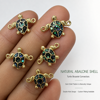 Connecteurs de bijoux personnalisés de luxe plaqués or en forme de tortue de mer en nacre, base en laiton avec incrustation de coquillage pour la fabrication de bracelets