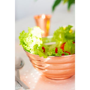 Cuenco para verduras de metal y madera Cuenco para servir alimentos con borde de metal martillado redondo Utensilios de cocina para el hogar con estilo a un precio atractivo - Product Image 3