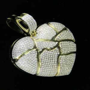 Pendentif cœur fissuré personnalisé en argent S925 Bijoux en diamant Moissanite parfaits pour le style Hip Hop - Product Image 1