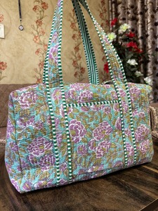 Bolsa de Viaje Deportiva de Lujo Hecha a Mano con Estampado Floral, Bolsa de Viaje de Fin de Semana Duradera de Gran Capacidad - Product Image 4
