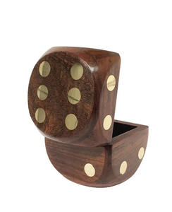 ลูกเต๋าไม้ขอบมน พร้อมจุดดำสลัก  ชุดลูกเต๋าทำมือแบบยั่งยืนสำหรับเกมกระดานและของตกแต่งบ้าน - Product Image 2