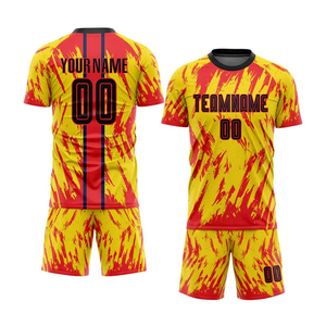 Conjunto de camiseta y pantalones cortos de fútbol personalizado, uniforme deportivo personalizado OEM para adultos y jóvenes, impresión por sublimación a granel, venta al por mayor, MOQ bajo - Product Image 1