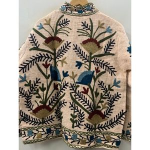 Veste en coton brodée au point Crewel motif fleurs sauvages ivoire, artisanale de Jaipur, écologique, style Prairie Chic Garden Manuscript - Product Image 2