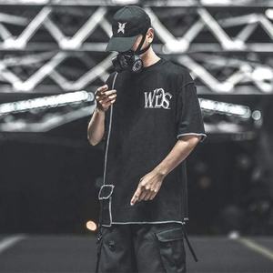 T-shirt de style Techwear pour hommes personnalisé par OEM-Avec un design futuriste, des poches fonctionnelles et fabriqué à partir de tissu high-tech - Product Image 2