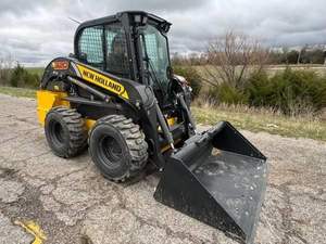 NEW HOLLAND L320 Minicargadoras de Ruedas con Bomba de Caja de Cambios y Rodamiento-2001-4000 Horas en Venta - Product Image 4