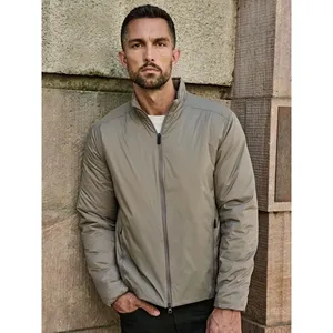 Chaqueta PureLite, Equipo de Senderismo Sostenible y Bolsa Impermeable, Compañero Ecológico para Aventuras al Aire Libre - Product Image 3