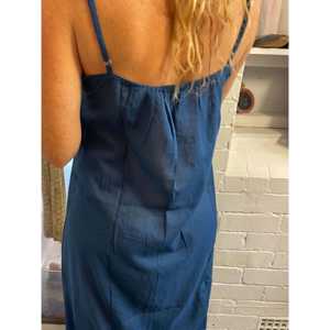 Vestido Elegante de Oficina para Mujer Antonia - Georgette Transpirable, Largo hasta la Rodilla, con Cierre, Talla Única - Ideal para Conjuntos de Verano, Color Indigo - Product Image 5