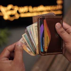 ไม่ใช่. กระเป๋าสตางค์แบบพับสองตอน 69 V2 สีน้ำตาลแบบดึงขึ้น - Product Image 2